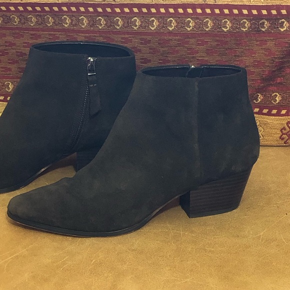 Brown Suede Banana Republic Ankle Booties. Woman’s Size 9 - Picture 9 of 14